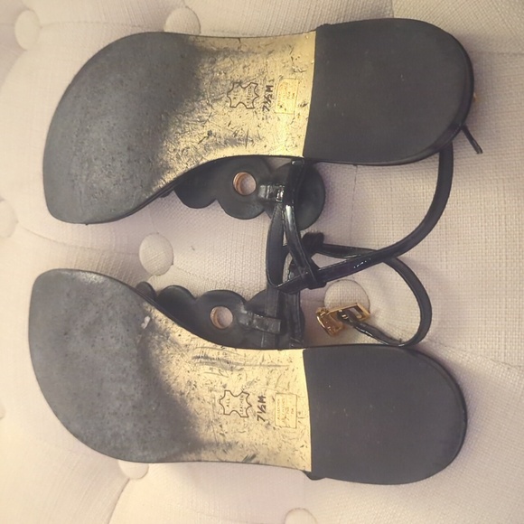 TORY BURCH 7.5 BLACK PATENT LEATHER WITH STUNNING GOLD ACCENTS W/ “TORY BURCH” - Picture 6 of 7